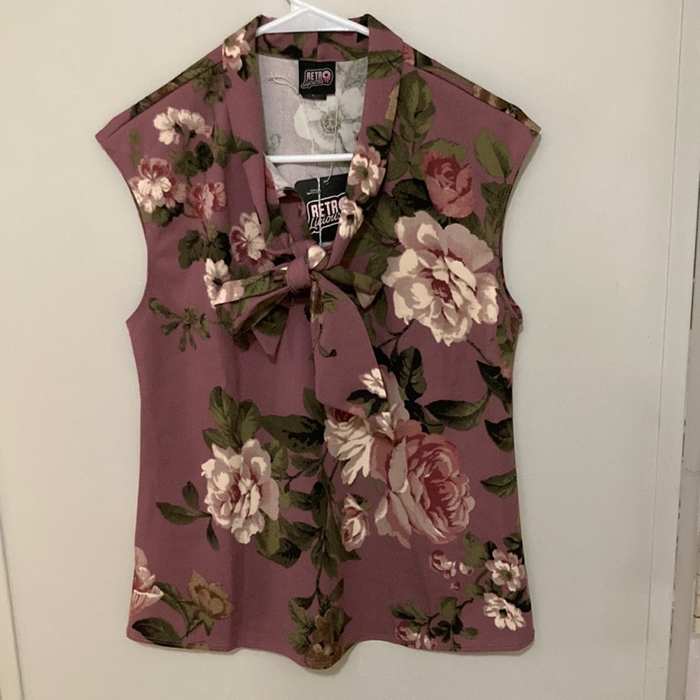 2/$10 Floral print sleeveless top